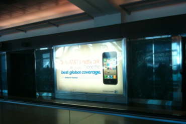 AT&Tは空港でもiPhoneを宣伝