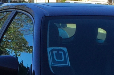 Uberのドライバーは正社員か請負人か