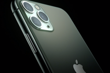 新iPhoneの「目玉」はトリプルカメラ